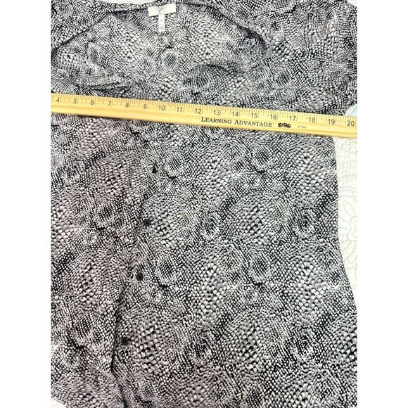Joie 100% Silk Blouse Sz S Gorgeous Snakeskin Print EUC 3/4 Sleeves Animal Print - Picture 8 of 10